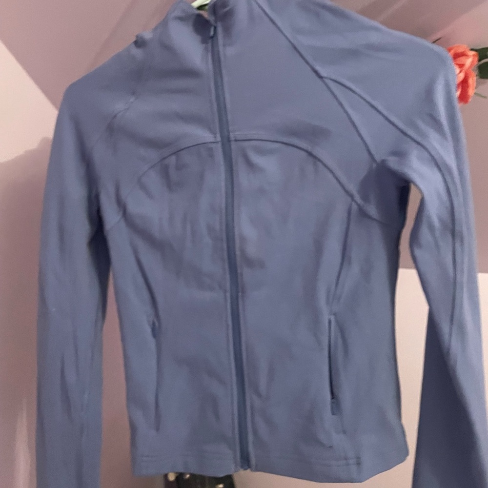 Nulu Crop define jacket Lululemon Athletica size 4 great condition